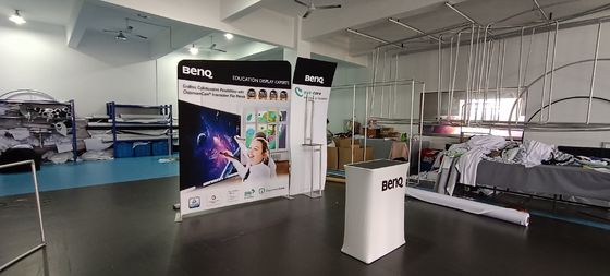 10ft Düz Eğri Zemin Afiş Reklam Ticaret Fuarı Standı Afişleri Yukarı Çekin